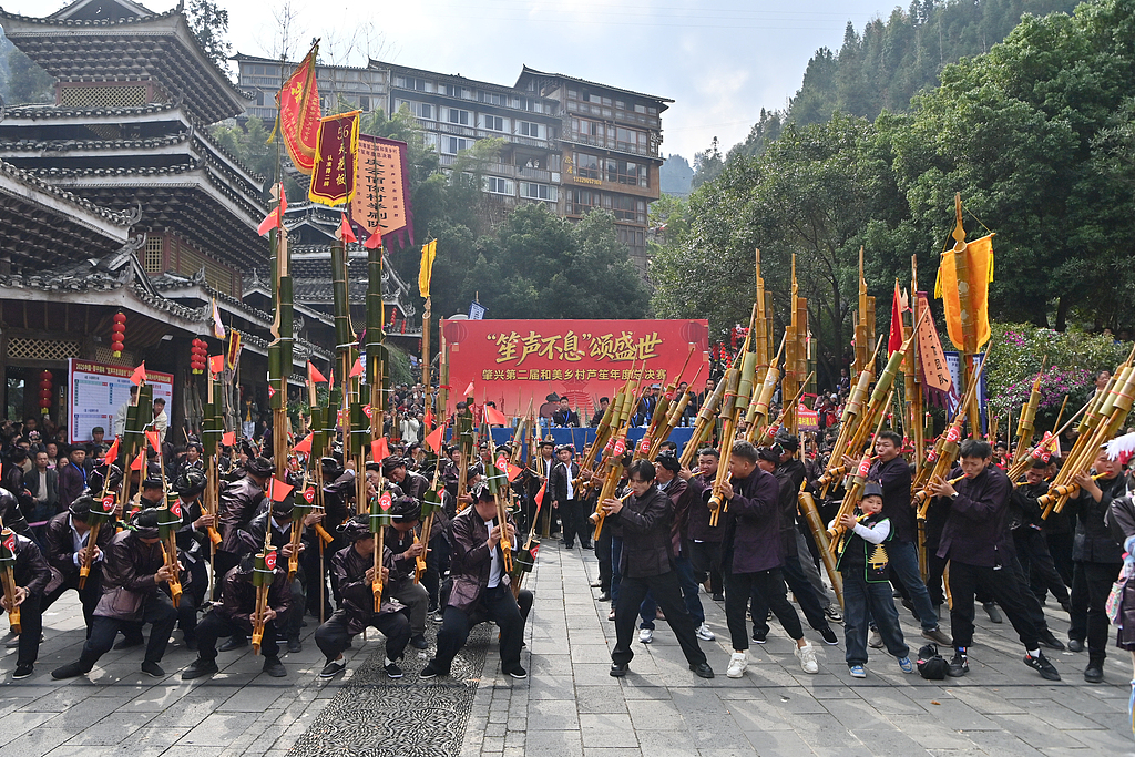 贵州黔东南州：多彩民俗庆侗年