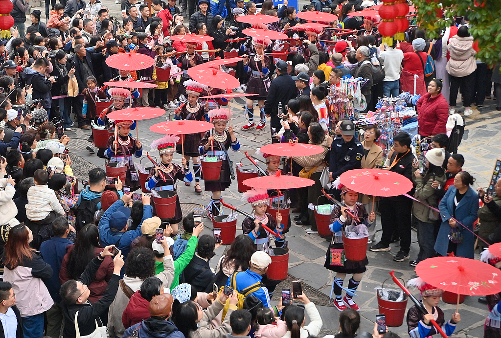 贵州黔东南州：多彩民俗庆侗年