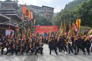 贵州黔东南州：多彩民俗庆侗年