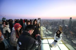 天津：津湾云顶高空观景台引客来