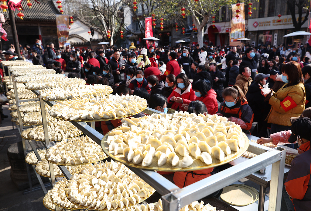 陕西礼泉：千人饺子宴开席
