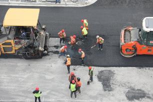 江苏南京：地铁6号线北安门街摊铺沥青