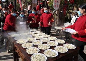 陕西礼泉：千人饺子宴开席