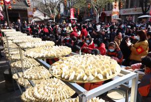 陕西礼泉：千人饺子宴开席