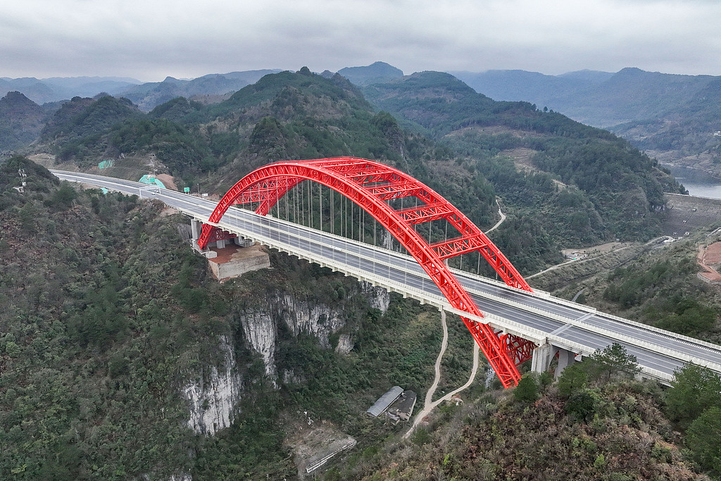 贵平高速公路马场河特大桥即将通车