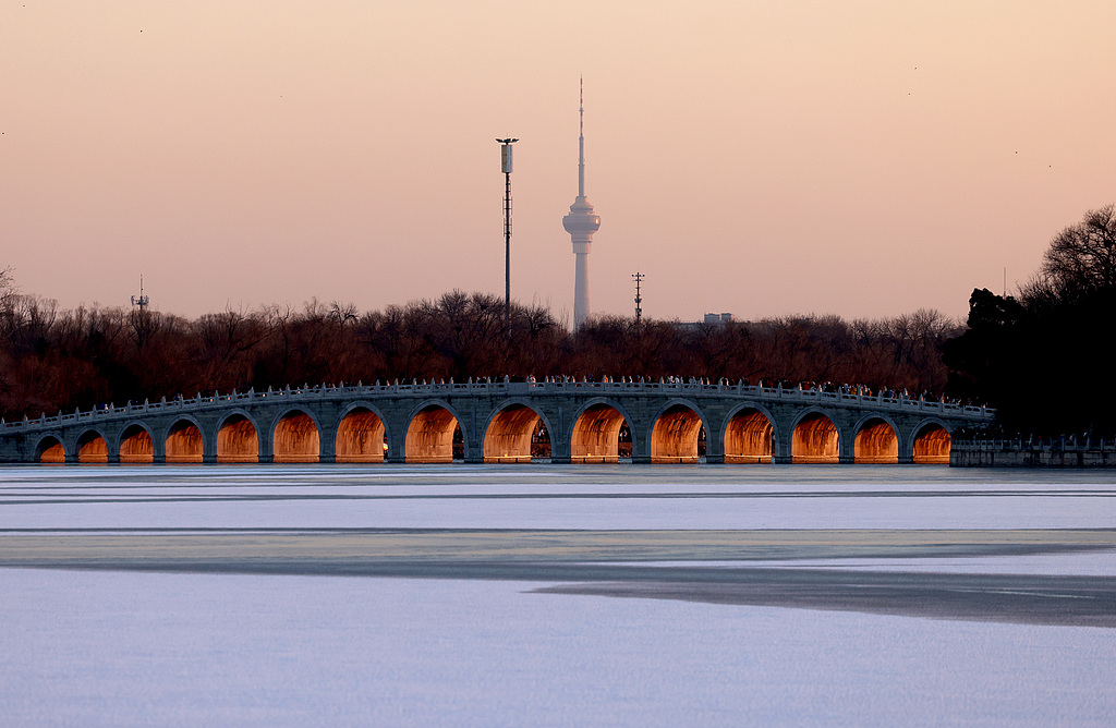 颐和园再现冬日限定美景“金光穿洞”