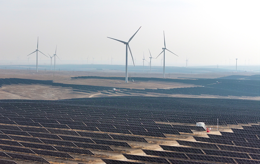 宁夏灵武：“沙戈荒”绿色能源基地建设持续
