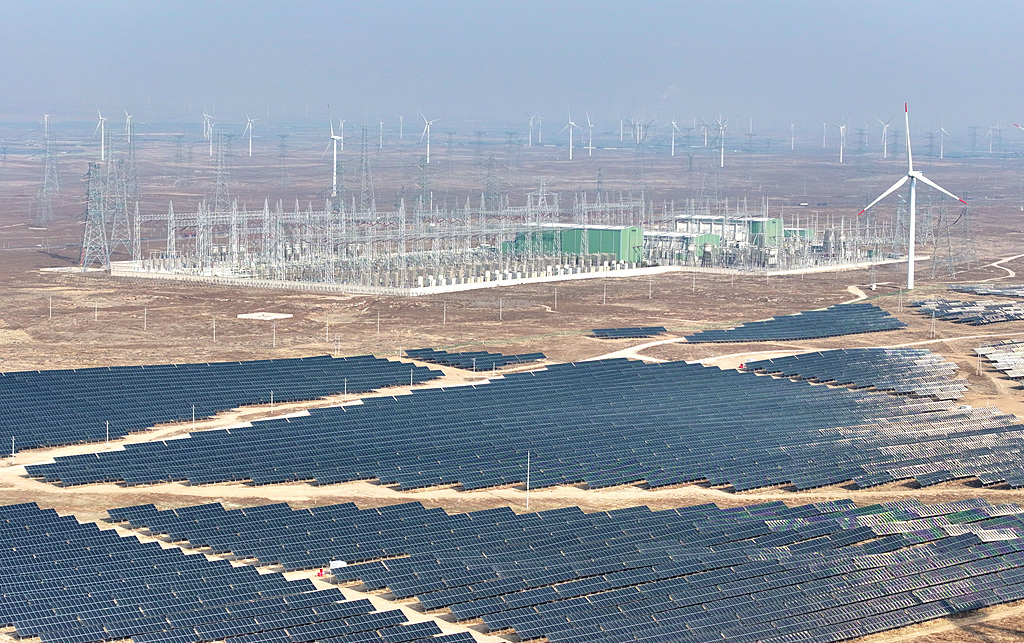 宁夏灵武：“沙戈荒”绿色能源基地建设持续