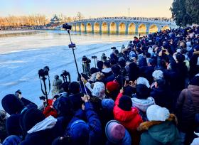 颐和园再现冬日限定美景“金光穿洞”