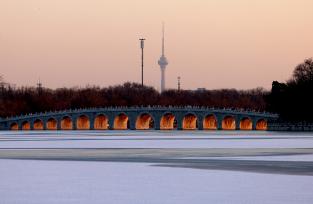 颐和园再现冬日限定美景“金光穿洞”