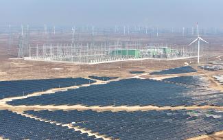 宁夏灵武：“沙戈荒”绿色能源基地建设持续