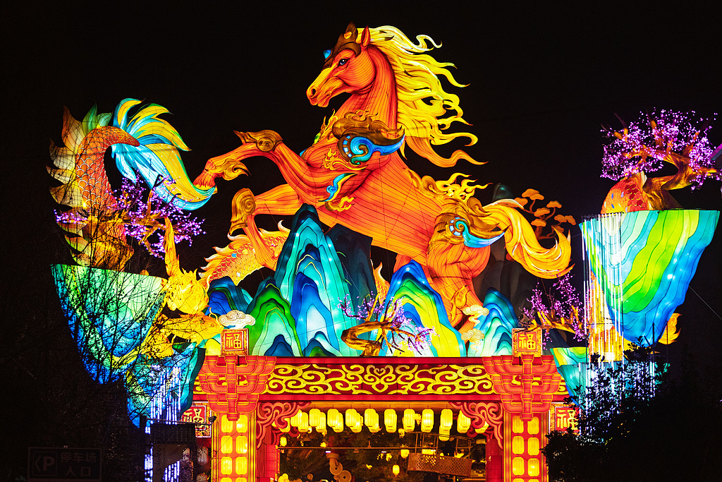 南京：第40届秦淮灯会部分灯组试灯