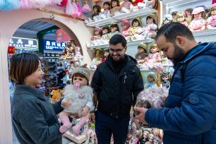 浙江义乌：外商采购尽显外贸热销活力