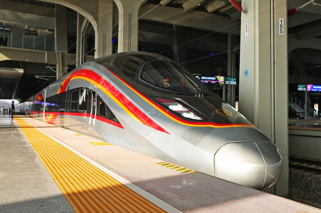 沪渝蓉沿江高铁武汉至宜昌段开通运营