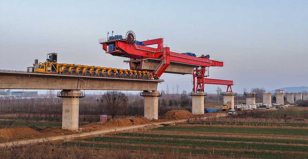 山东枣庄：济枣高铁建设正酣