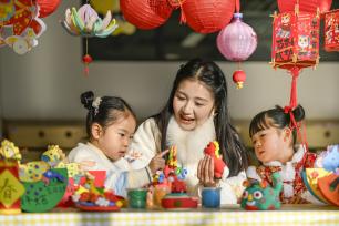 安徽合肥：儿童制作马年手工制品迎新年