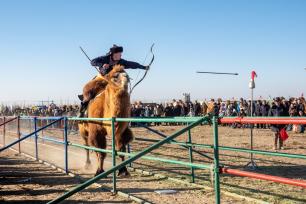 内蒙古：2025阿拉善骆驼超级联赛激战正酣