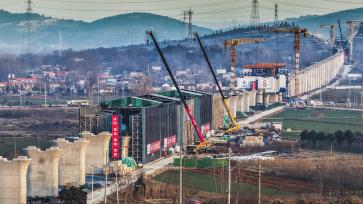 山东枣庄：济枣高铁建设正酣