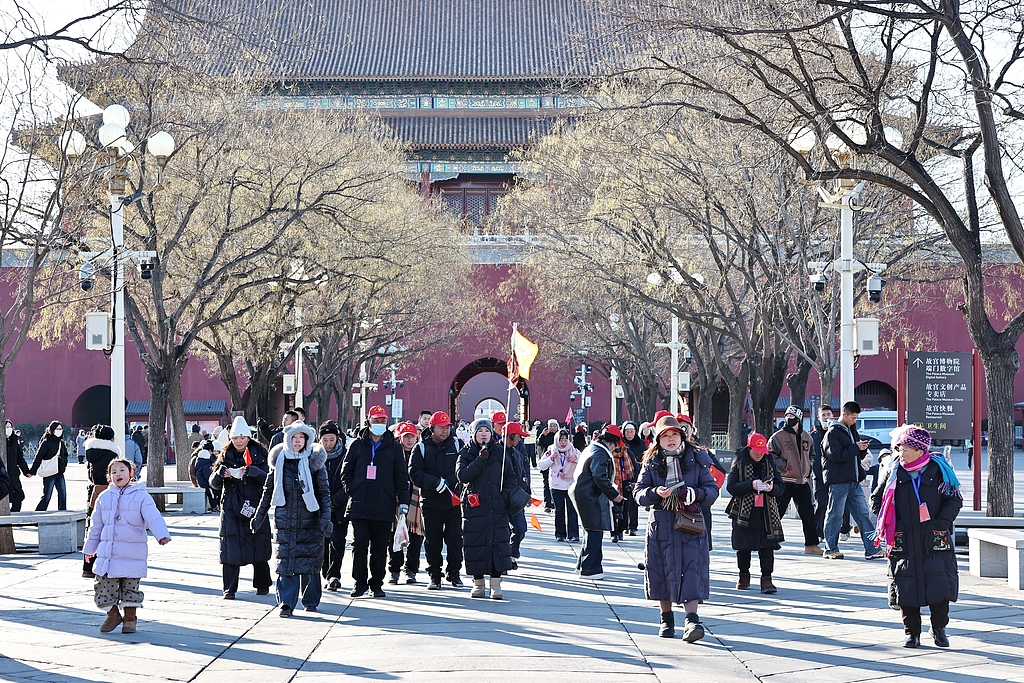 北京：元旦假期 故宫博物院游人如织
