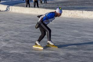 吉林：游客乐享冰雪运动