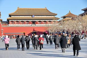 北京：元旦假期 故宫博物院游人如织