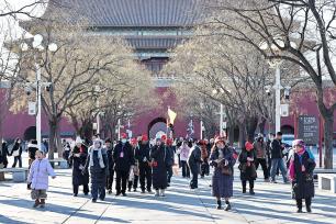 北京：元旦假期 故宫博物院游人如织