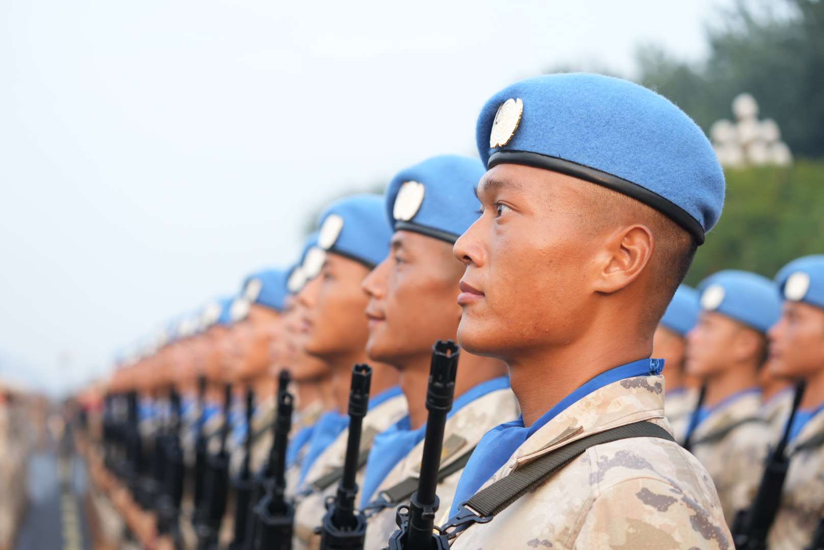 维和部队方队整齐列队等待检阅