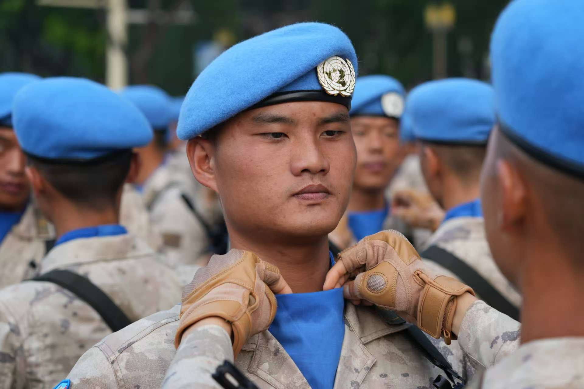 维和部队方队整齐列队等待检阅