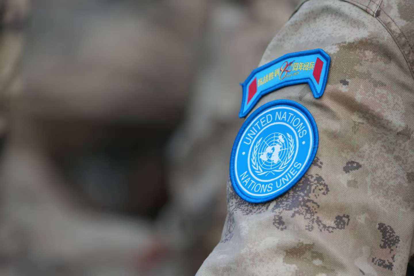 维和部队方队整齐列队等待检阅