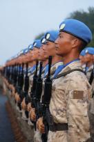 维和部队方队整齐列队等待检阅