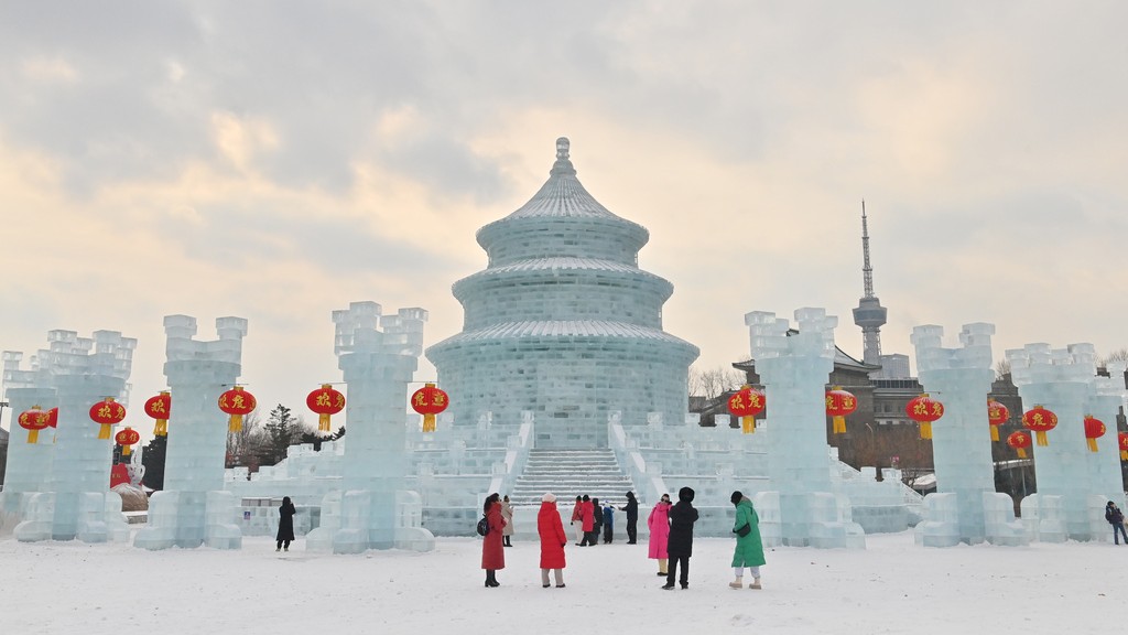 吉林長春：冰雕“祈年殿” 吸引游人打卡