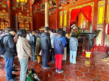 敬先師、祈佳績：臺灣考試季中的孔廟祈福禮