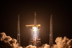 我国成功发射卫星互联网低轨18组卫星