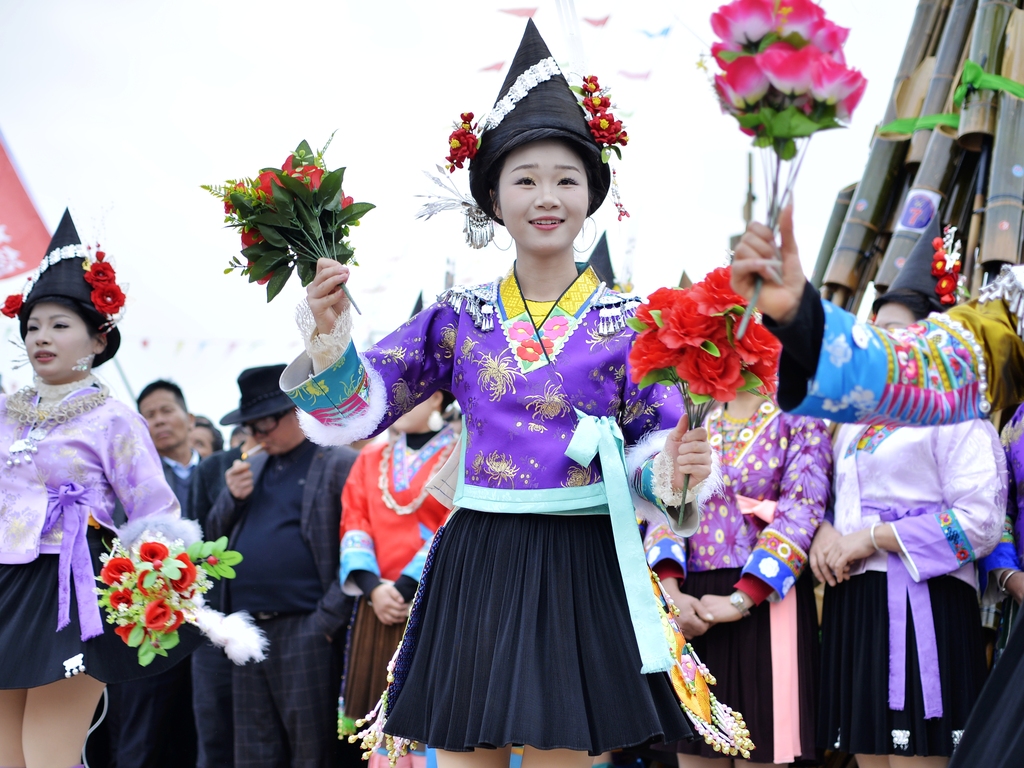 广西融水：各民族同胞欢庆传统芦笙节
