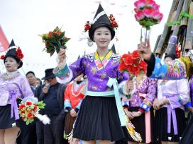 广西融水：各民族同胞欢庆传统芦笙节