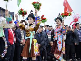 广西融水：各民族同胞欢庆传统芦笙节