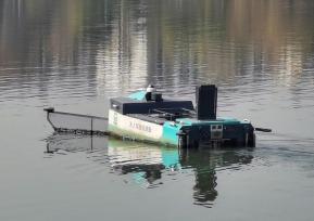 江苏苏州：无人驾驶巡逻艇亮相沙洲湖