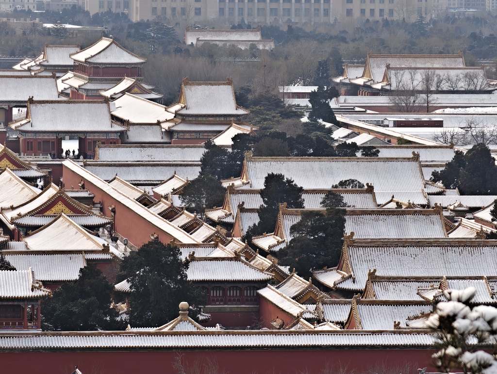 故宫红墙黄瓦覆白雪