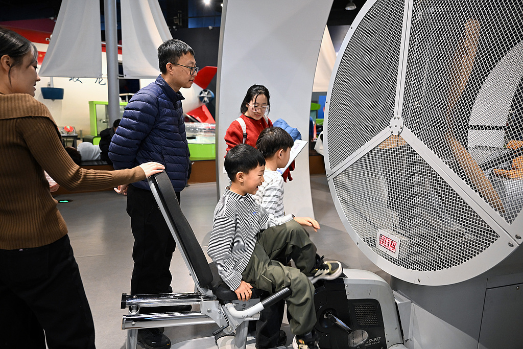 辽宁沈阳：市民科技馆里乐享科技盛宴