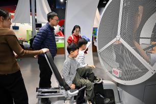 辽宁沈阳：市民科技馆里乐享科技盛宴