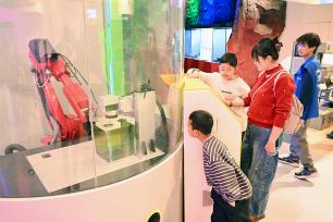 辽宁沈阳：市民科技馆里乐享科技盛宴