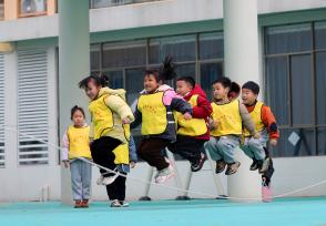 江西吉安：幼儿园小朋友体验趣味运动