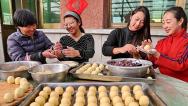 河北秦皇岛：村民赶制粘豆包迎新年