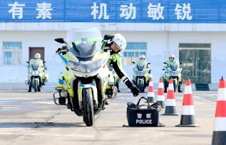 江苏宿迁：“铁骑”练兵游刃有余
