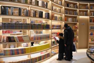 黑龙江哈尔滨：小朋友图书馆里度寒假