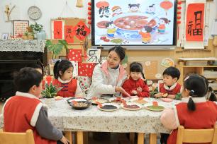江苏南京：幼儿园举行主题活动迎“腊八”