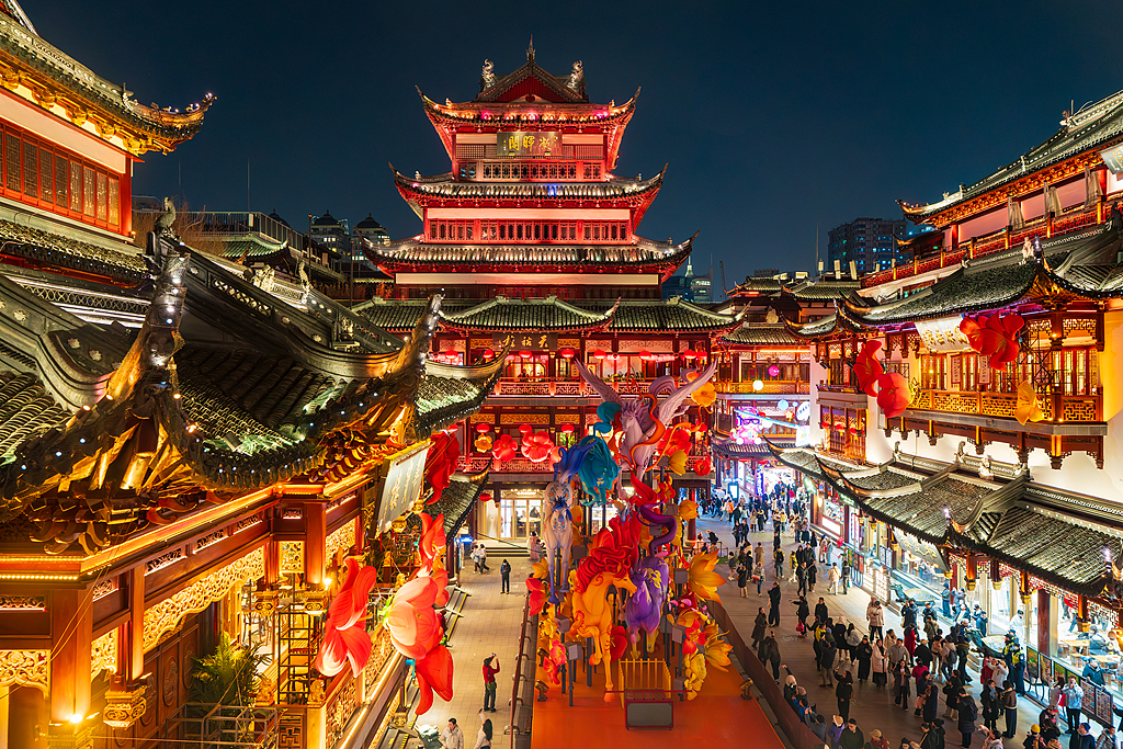 ​上海豫园新年灯会主体工程基本完工