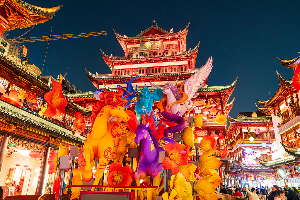 ​上海豫园新年灯会主体工程基本完工