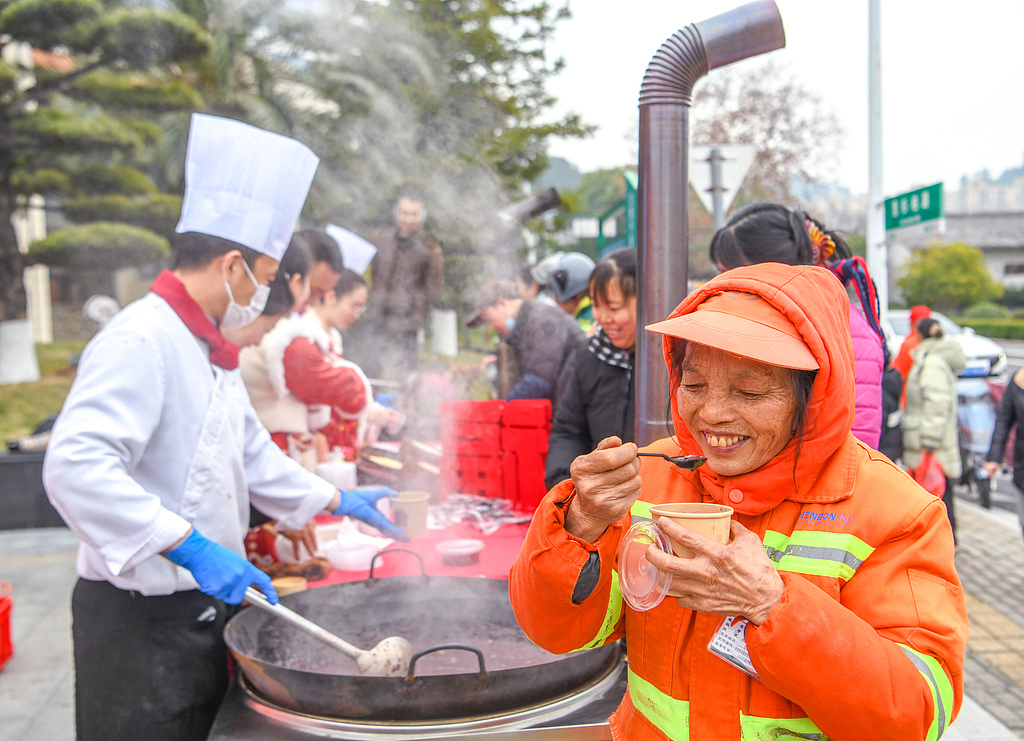 浙江淳安：腊八节“粥”到暖人心