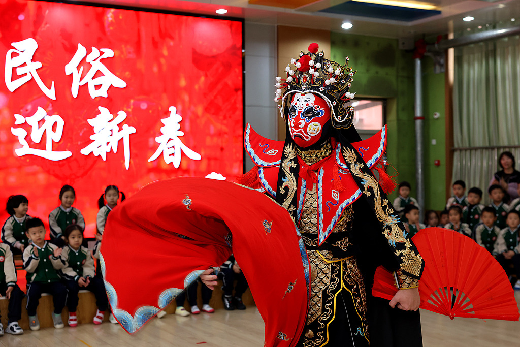 山东枣庄：儿童体验多彩迎新春民俗活动